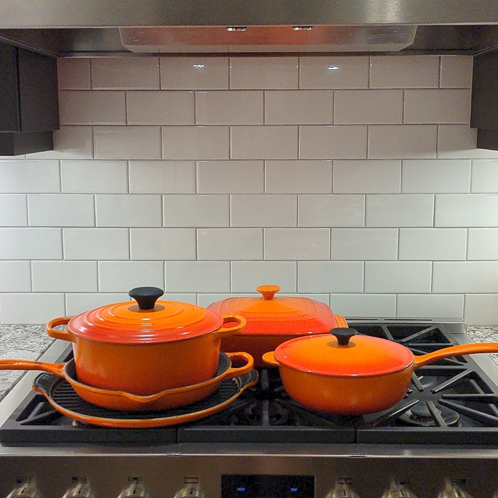 Le Creuset Signature 9-Piece Enameled Cast Iron Cookware Set. Flame color 🔥